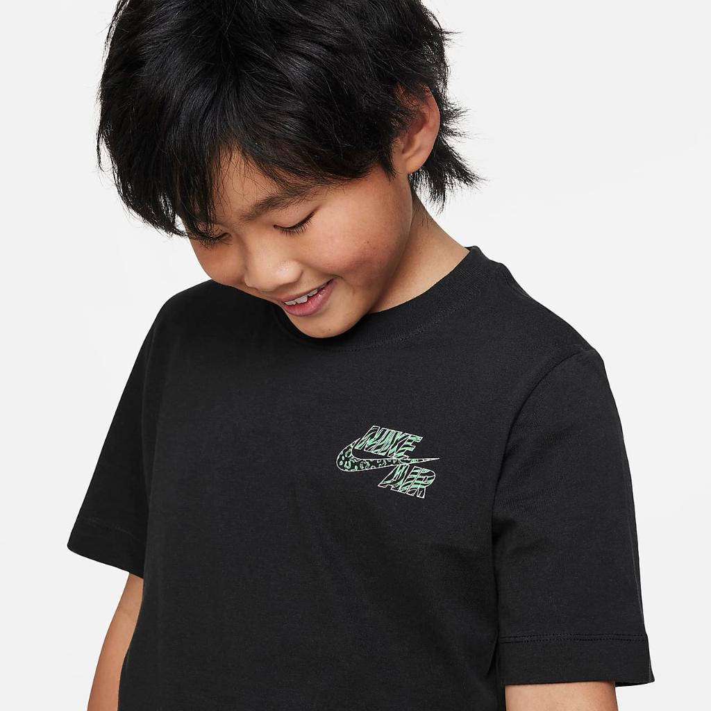 Nike Sportswear Big Kids&#039; T-Shirt FD0845-010