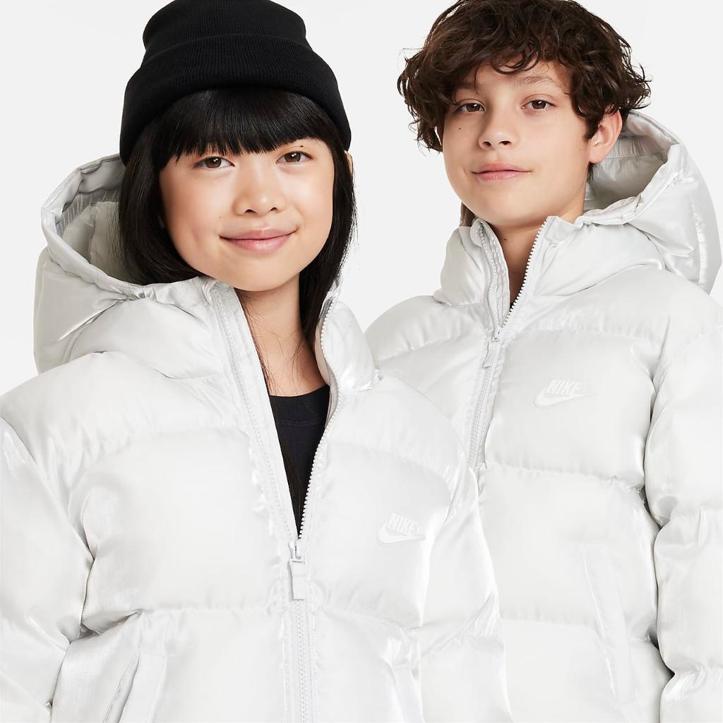 Nike Sportswear Therma-FIT Synthetic Fill Big Kids&#039; Loose Hooded Jacket FD2843-025