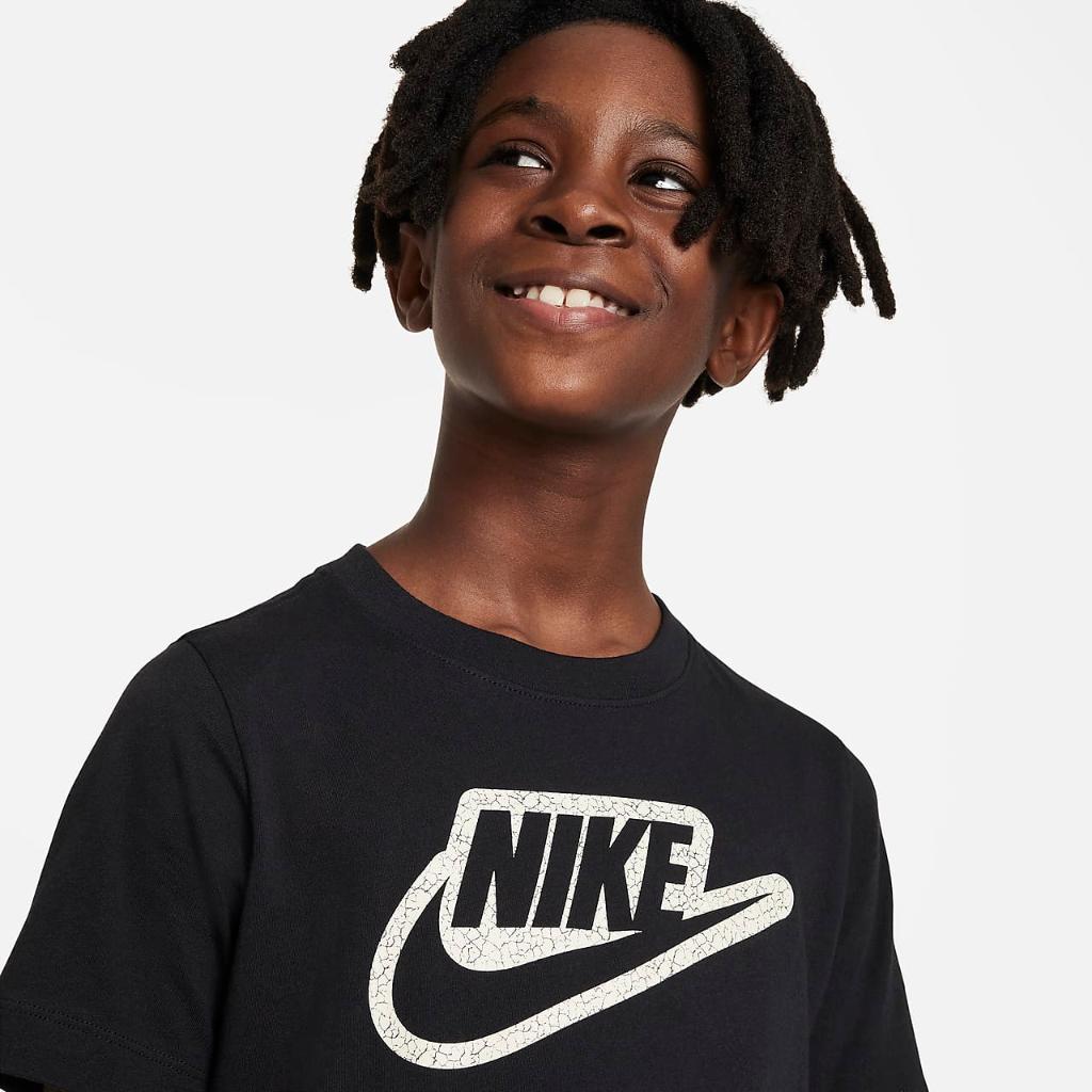 Nike Sportswear Big Kids&#039; T-Shirt FD3189-010