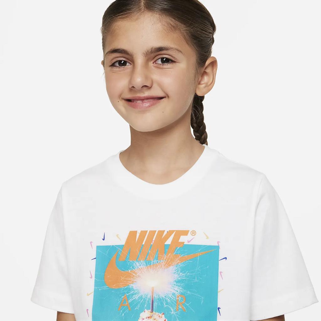Nike Sportswear Big Kids&#039; T-Shirt FD3192-100