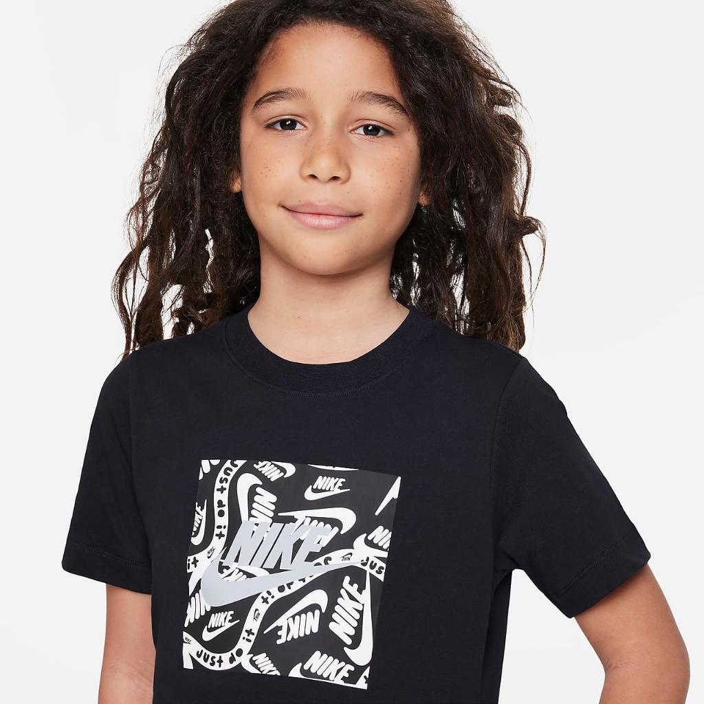 Nike Sportswear Big Kids&#039; T-Shirt FD3929-010
