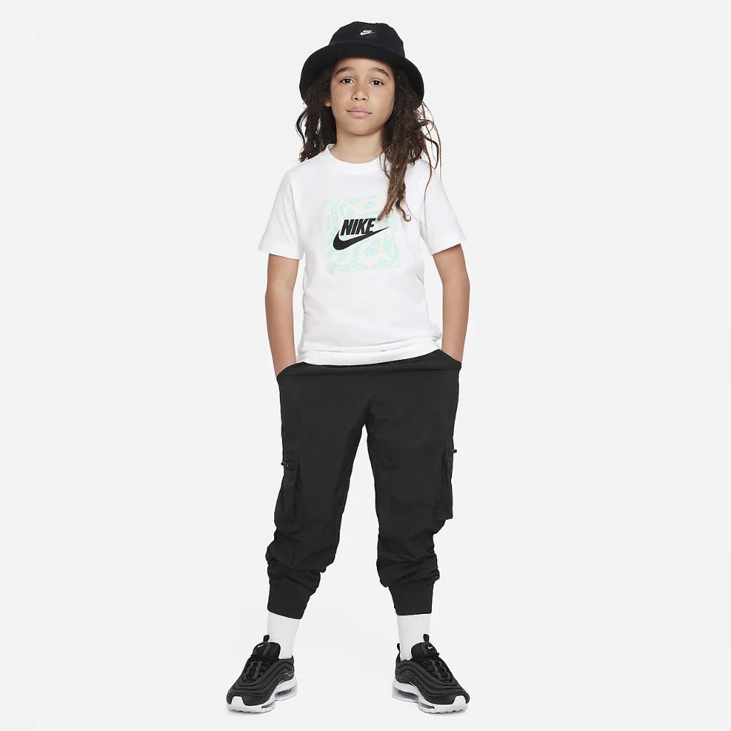 Nike Sportswear Big Kids&#039; T-Shirt FD3929-100