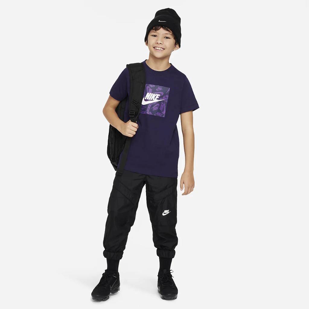 Nike Sportswear Big Kids&#039; T-Shirt FD3929-555