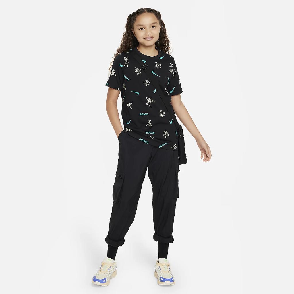 Nike Sportswear Big Kids&#039; T-Shirt FD3968-010