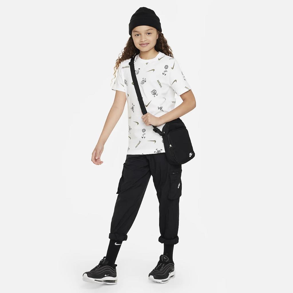 Nike Sportswear Big Kids&#039; T-Shirt FD3968-100