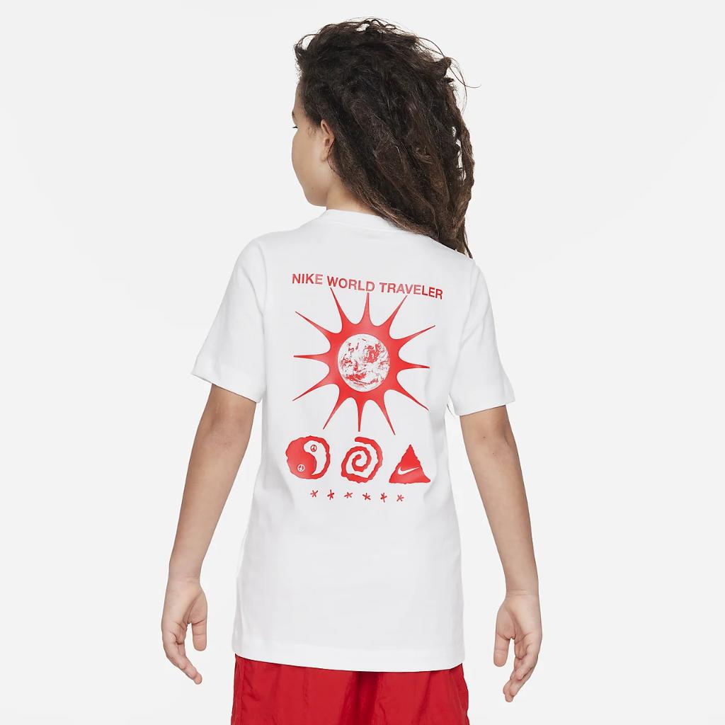 Nike Sportswear Big Kids&#039; T-Shirt FD3988-100