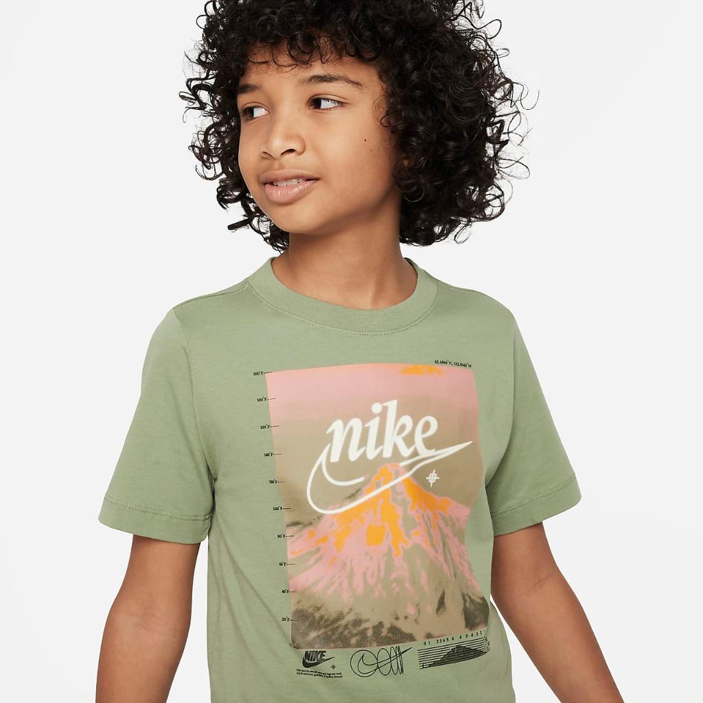 Nike Sportswear Big Kids&#039; T-Shirt FD3989-386