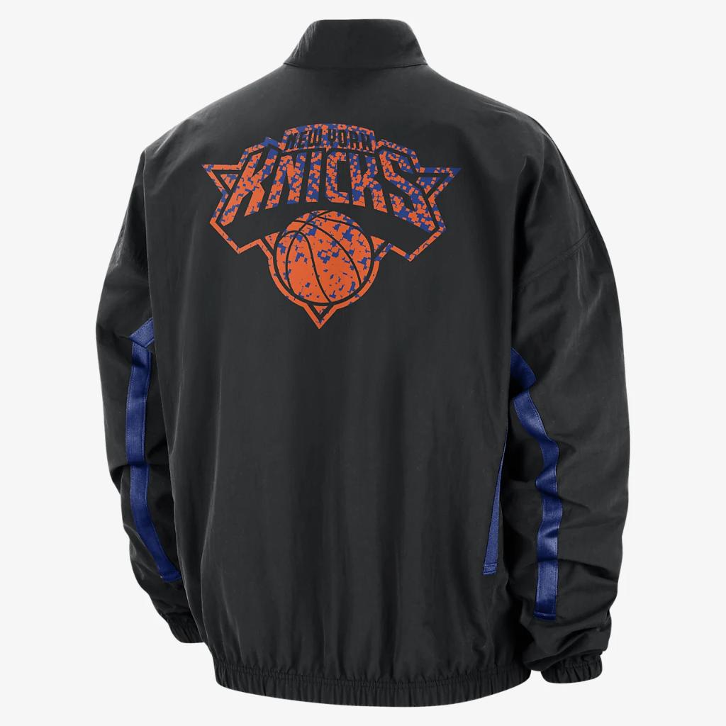 New York Knicks DNA Courtside Men&#039;s Nike NBA Woven Graphic Jacket FD8537-010