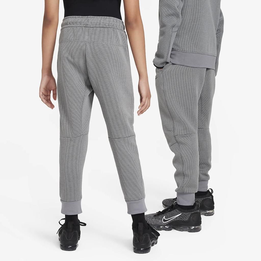 Nike Sportswear Tech Fleece Big Kids&#039; (Boys&#039;) Winterized Pants FJ6025-084