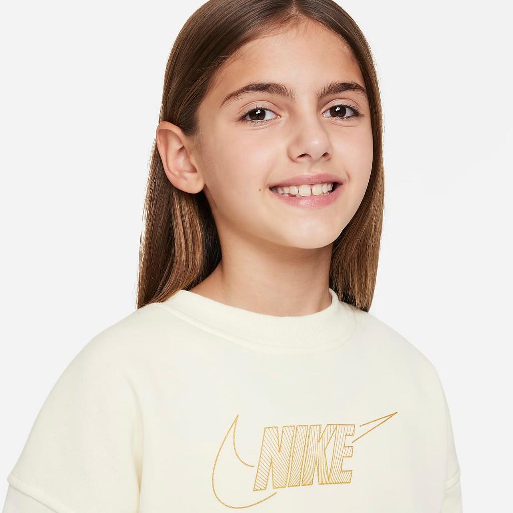 Nike Sportswear Club Fleece Big Kids&#039; (Girls&#039;) Crew-Neck Sweatshirt FJ6161-113