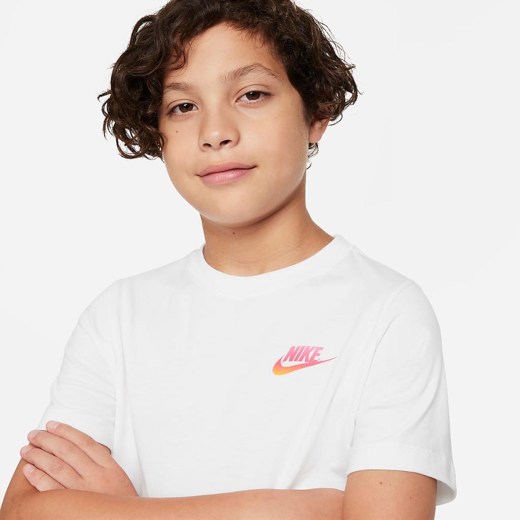 Nike Sportswear Big Kids&#039; T-Shirt FJ6315-100