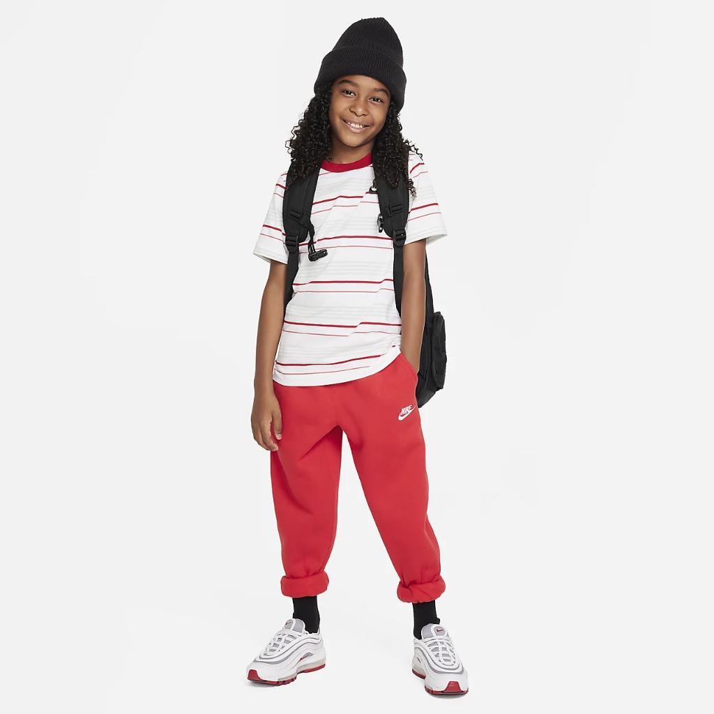 Nike Sportswear Big Kids&#039; T-Shirt FJ6348-100