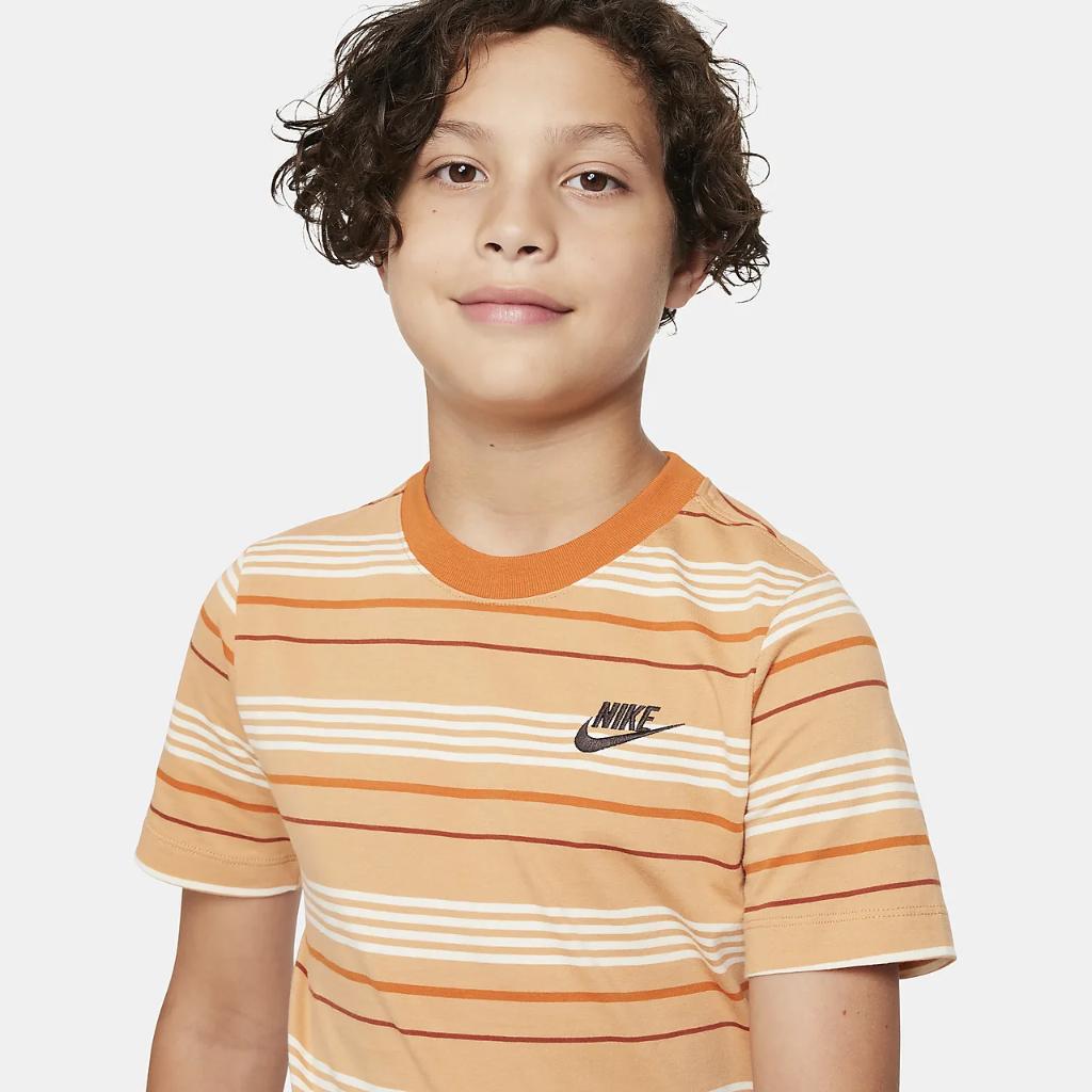 Nike Sportswear Big Kids&#039; T-Shirt FJ6348-225