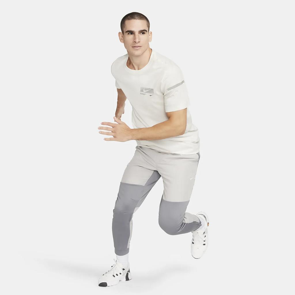 Nike Dri-FIT Men&#039;s Fitness T-Shirt FN0841-030