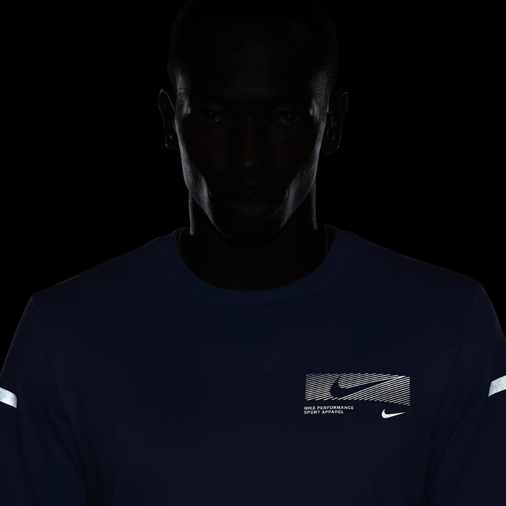 Nike Dri-FIT Men&#039;s Fitness T-Shirt FN0841-450