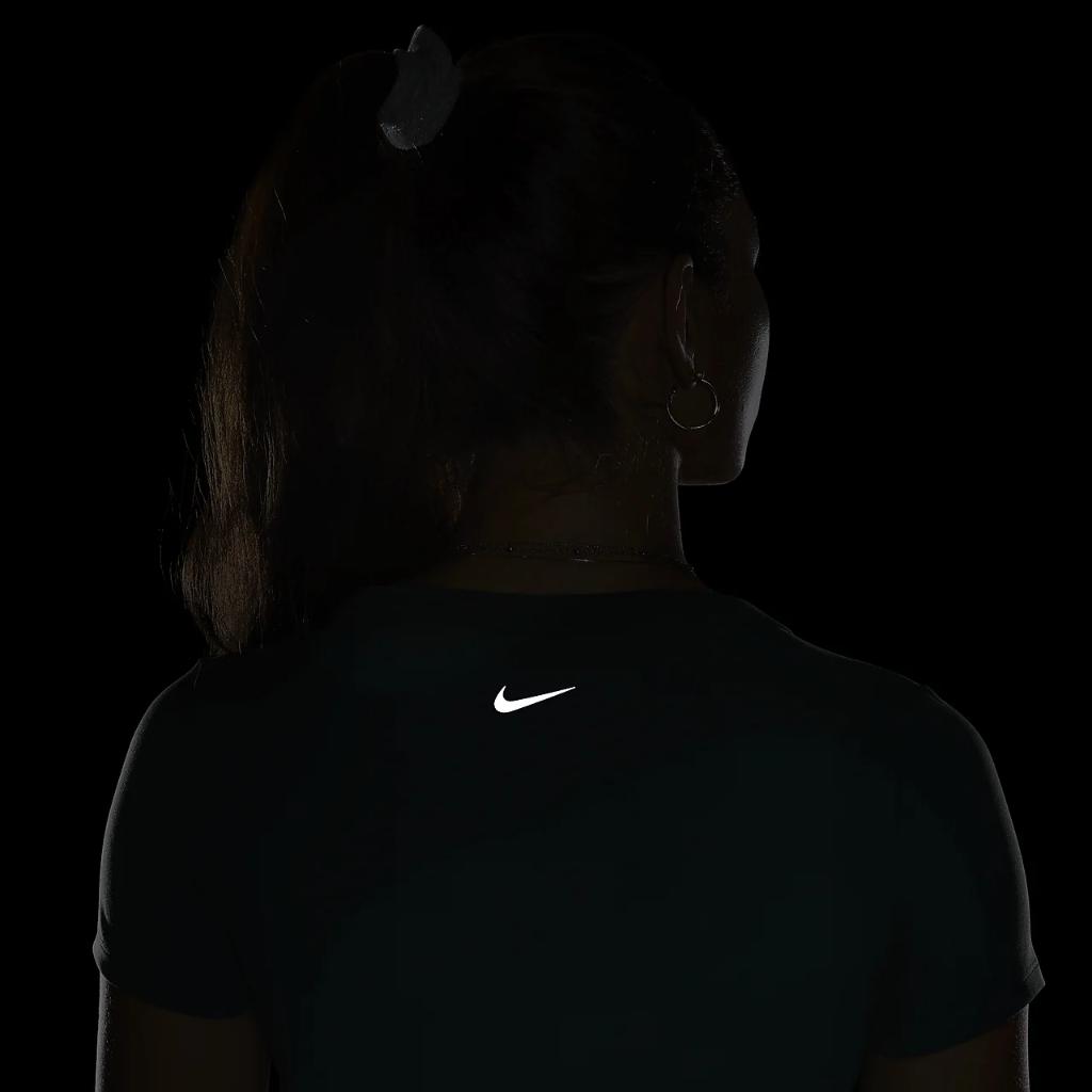 Nike One Fitted Women&#039;s Dri-FIT Short-Sleeve Cropped Top FN2804-361