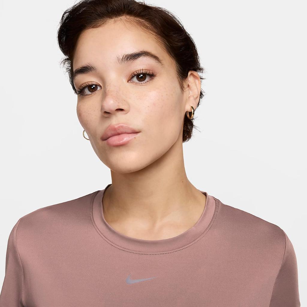 Nike One Classic Women&#039;s Dri-FIT Short-Sleeve Cropped Top FN2824-208