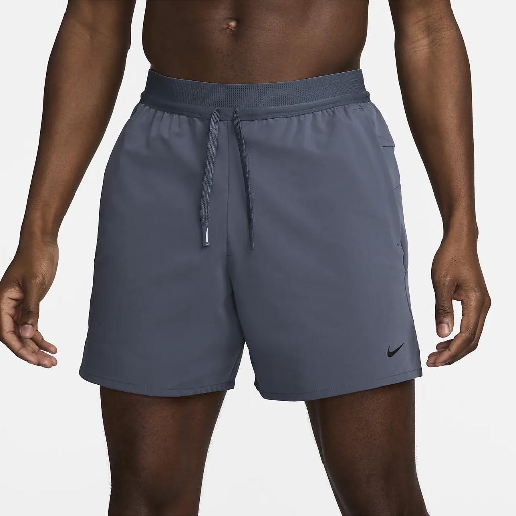 Nike A.P.S. Men&#039;s Dri-FIT 6&quot; Versatile Shorts FN3010-437