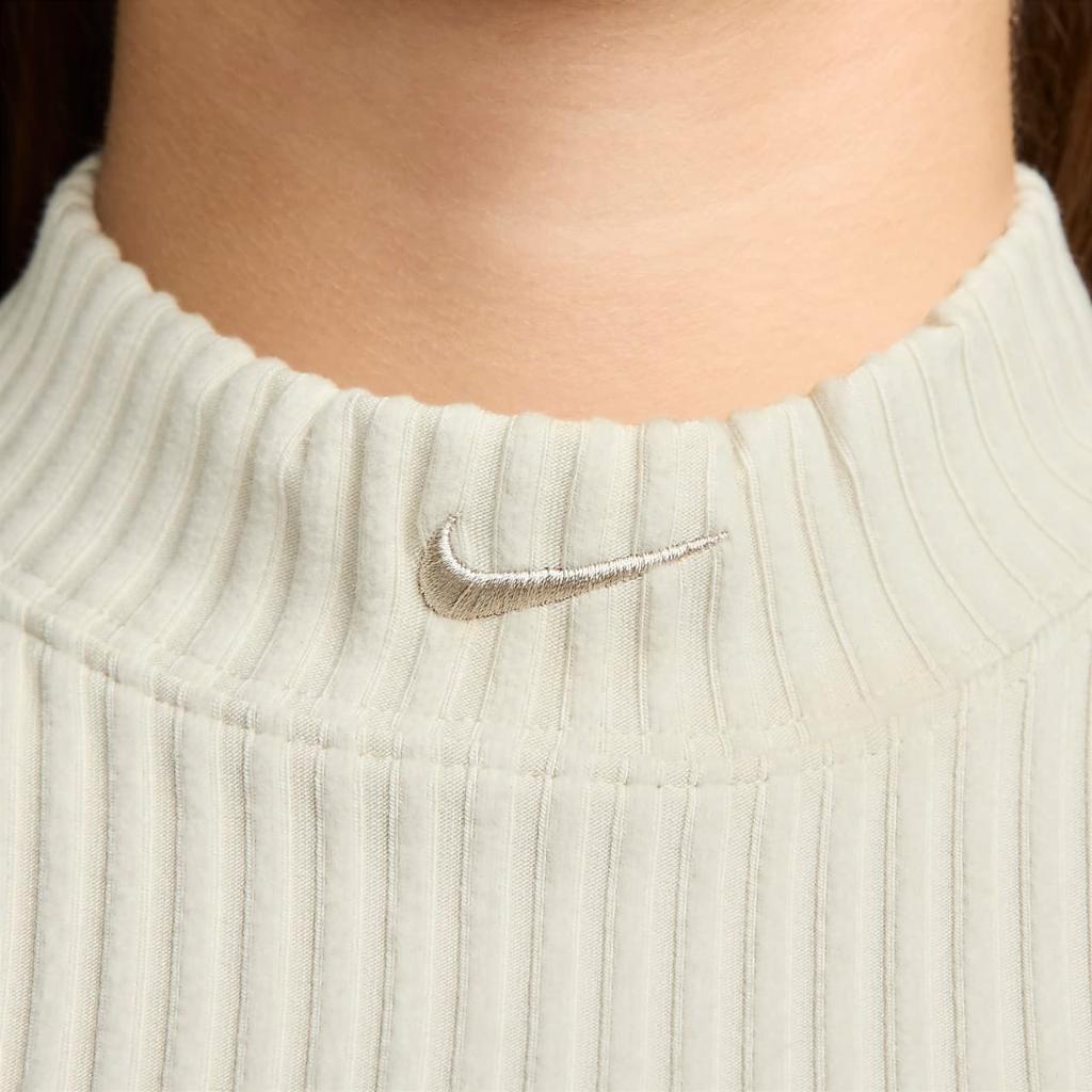 Nike Sportswear Chill Knit Women&#039;s Tight Mock-Neck Ribbed Cropped Tank Top FN3677-104