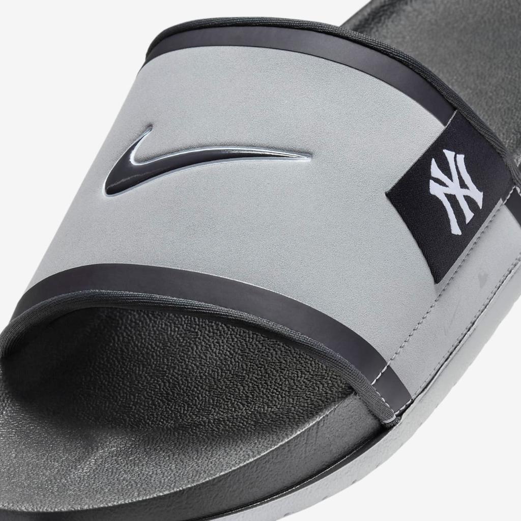 Nike Offcourt (New York Yankees) Offcourt Slides FN4487-001