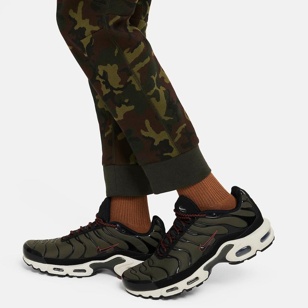 Nike Sportswear Tech Fleece Big Kids&#039; (Boys&#039;) Camo Joggers FN9120-010