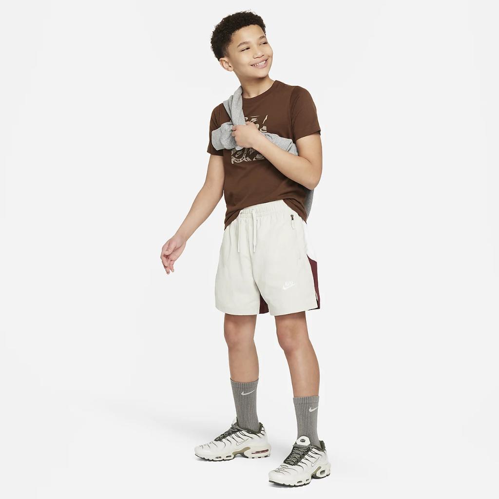 Nike Sportswear Amplify Big Kids&#039; Woven Shorts FN9131-619