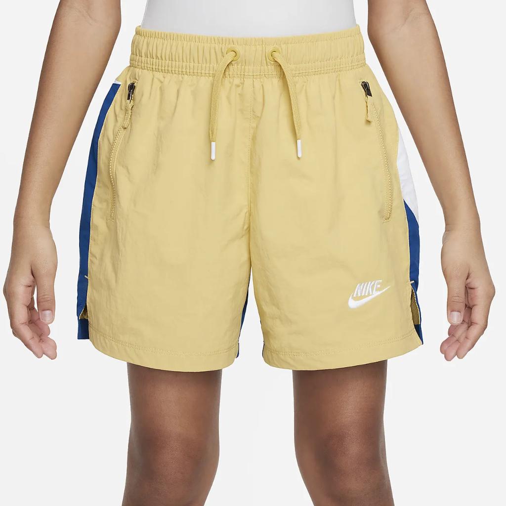 Nike Sportswear Amplify Big Kids&#039; Woven Shorts FN9131-700
