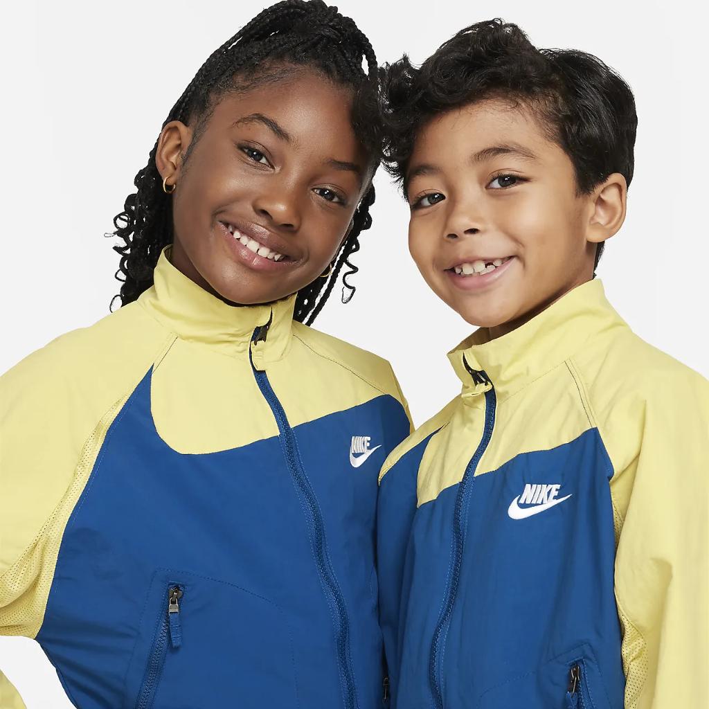 Nike Sportswear Amplify Big Kids&#039; Woven Full-Zip Jacket FN9134-476