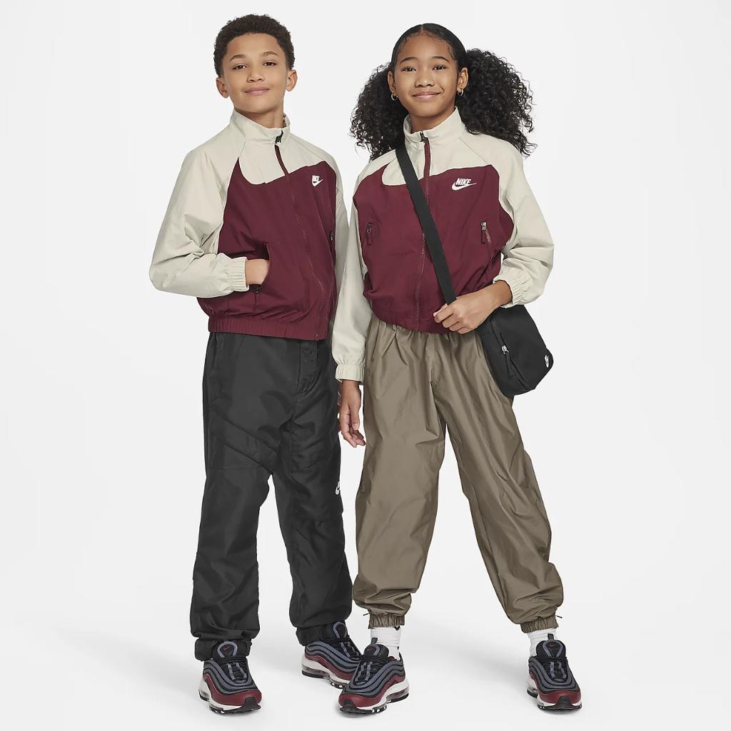 Nike Sportswear Amplify Big Kids&#039; Woven Full-Zip Jacket FN9134-619