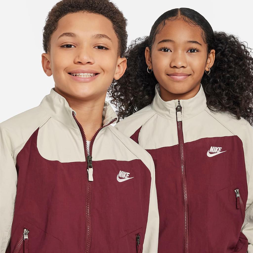 Nike Sportswear Amplify Big Kids&#039; Woven Full-Zip Jacket FN9134-619