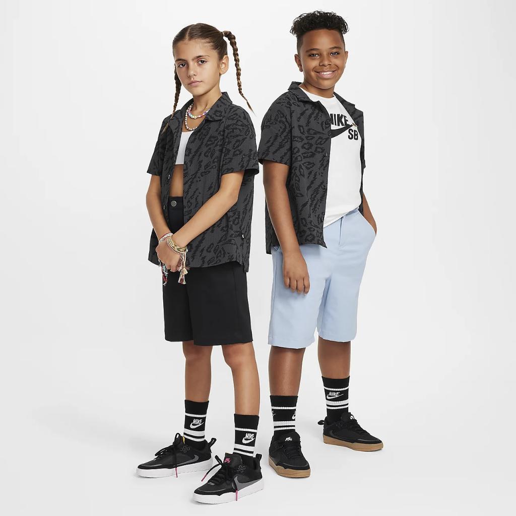 Nike SB Big Kids&#039; Dri-FIT Button-Down Skate Shirt FN9218-060