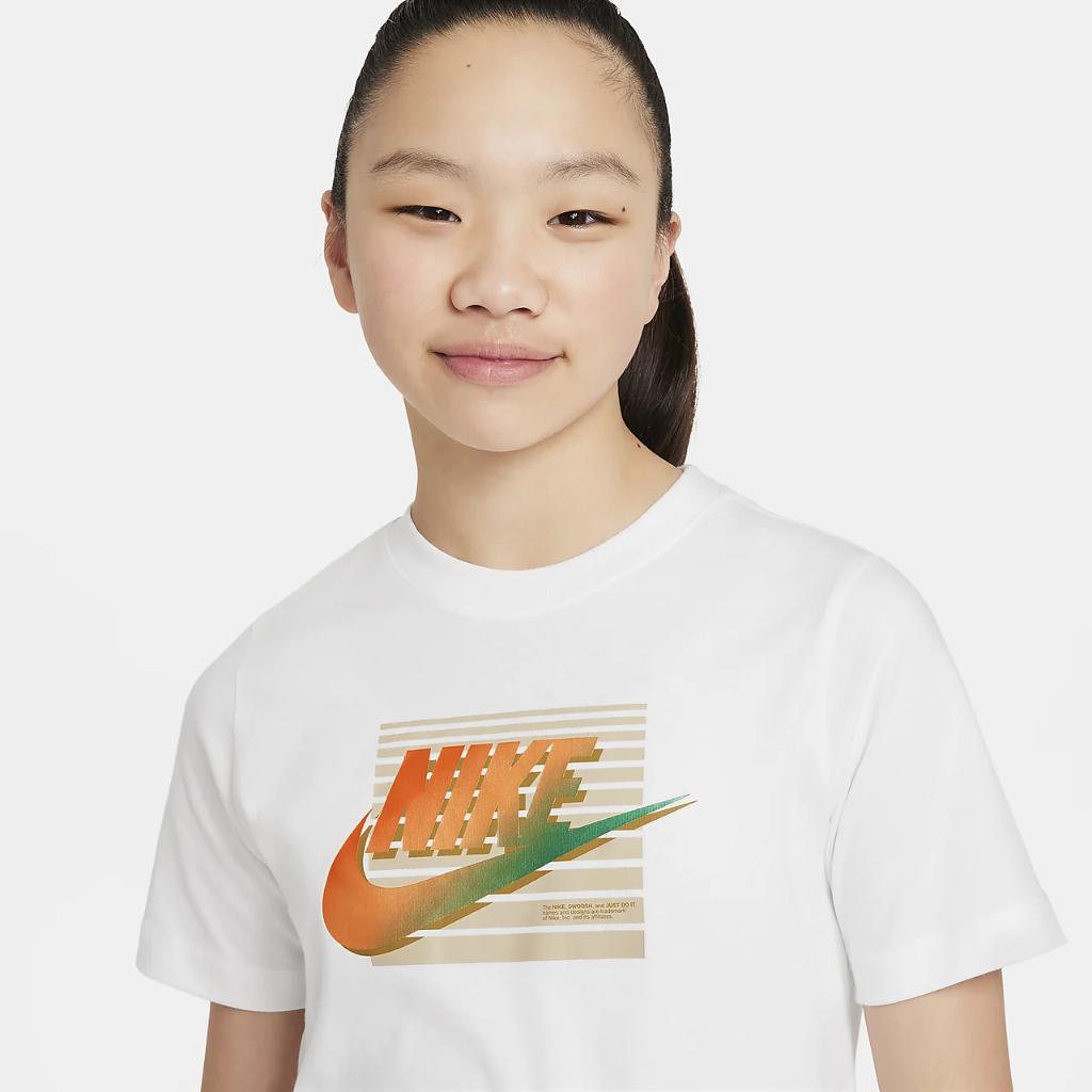 Nike Sportswear Big Kids&#039; T-Shirt FN9552-100