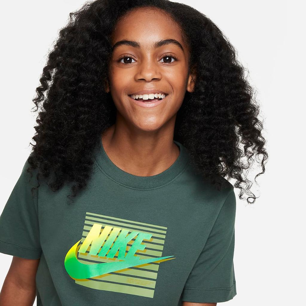 Nike Sportswear Big Kids&#039; T-Shirt FN9552-338