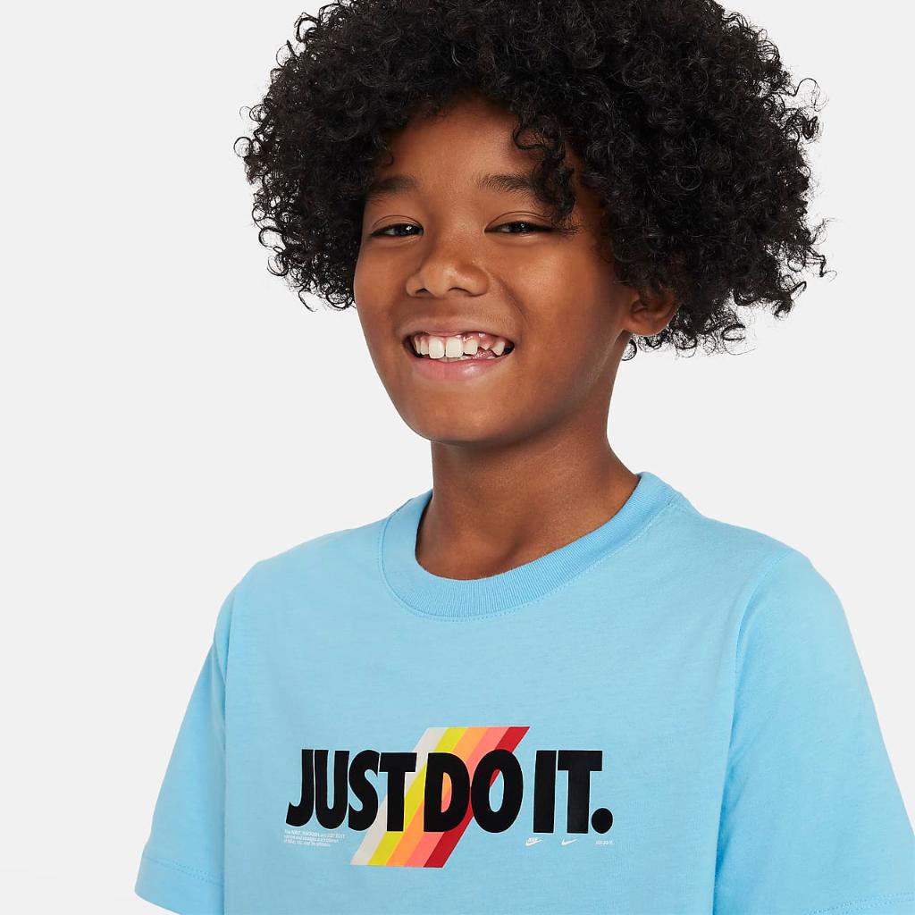 Nike Sportswear Big Kids&#039; T-Shirt FN9556-407