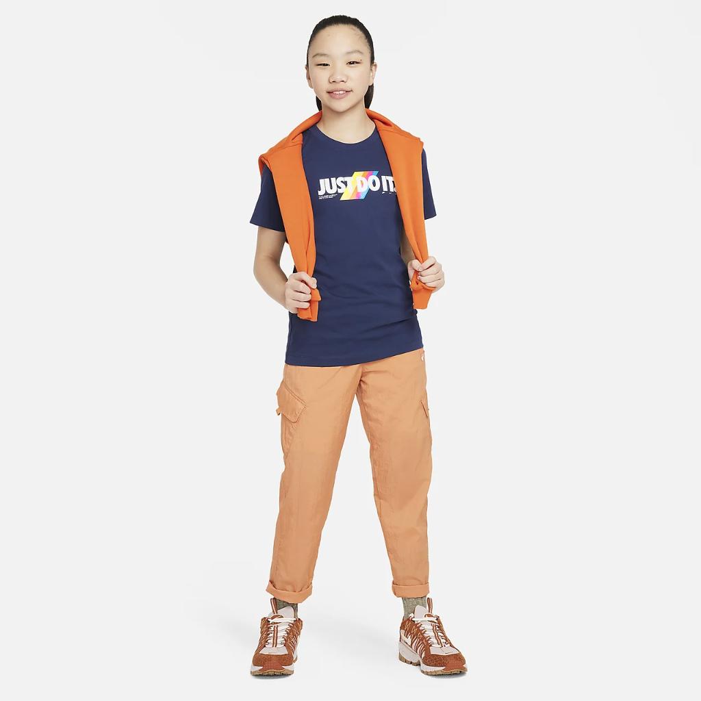 Nike Sportswear Big Kids&#039; T-Shirt FN9556-410