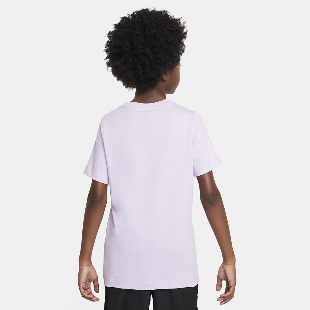 Nike Sportswear Big Kids&#039; T-Shirt FN9556-511
