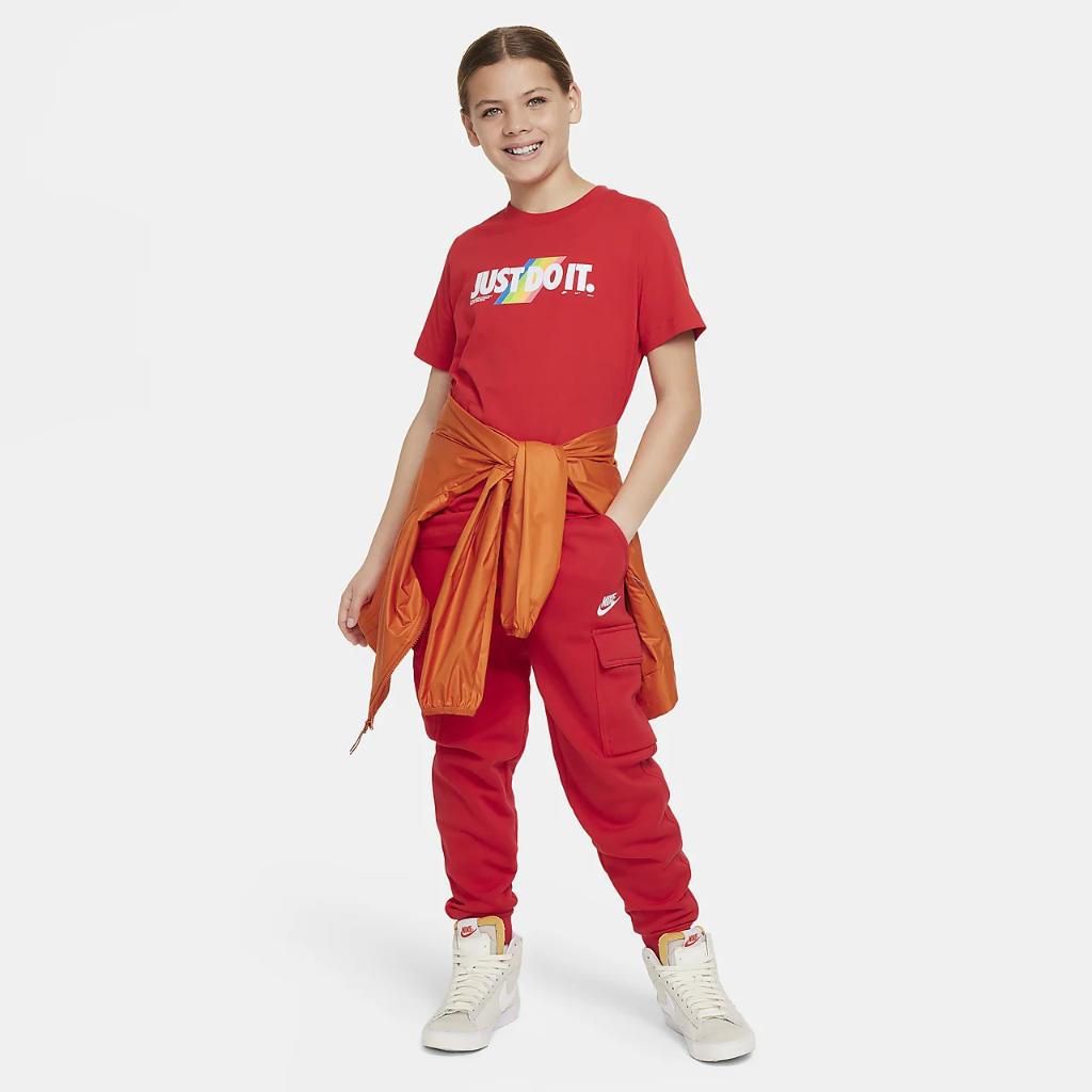 Nike Sportswear Big Kids&#039; T-Shirt FN9556-657
