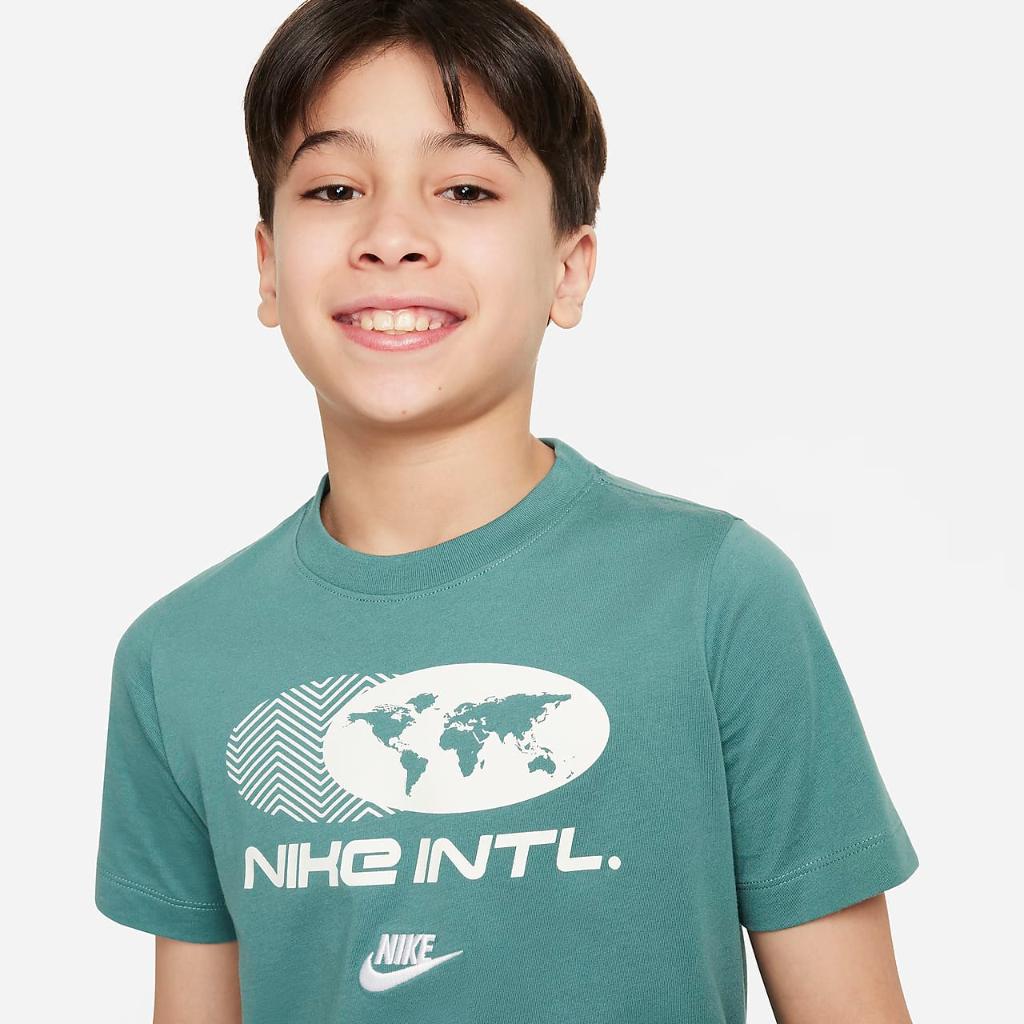 Nike Sportswear Amplify Big Kids&#039; T-Shirt FN9604-361