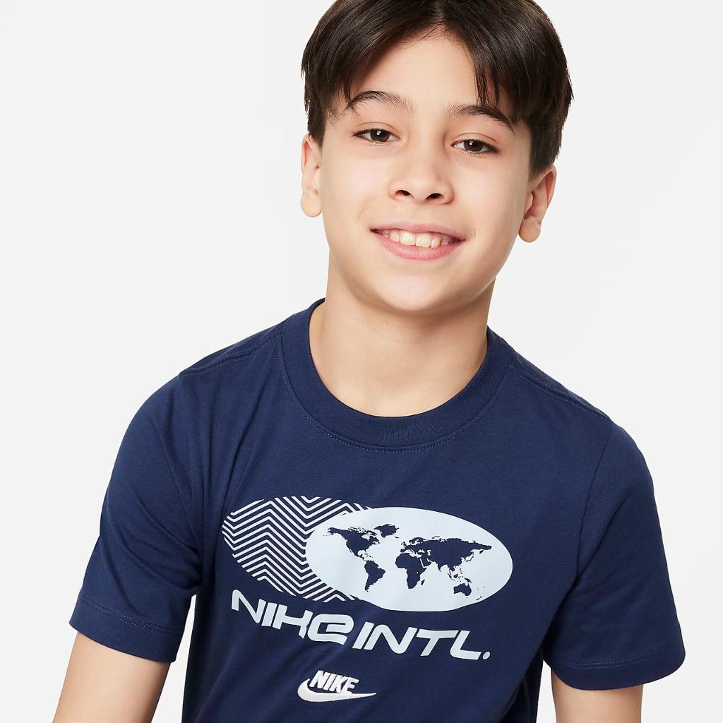Nike Sportswear Amplify Big Kids&#039; T-Shirt FN9604-410