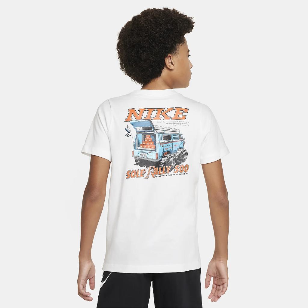 Nike Sportswear Big Kids&#039; T-Shirt FN9617-100