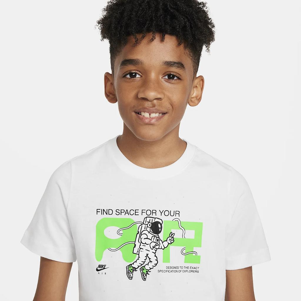 Nike Sportswear Big Kids&#039; T-Shirt FN9618-100