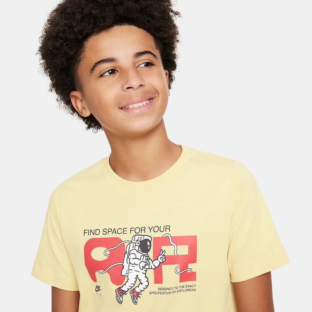 Nike Sportswear Big Kids&#039; T-Shirt FN9618-715