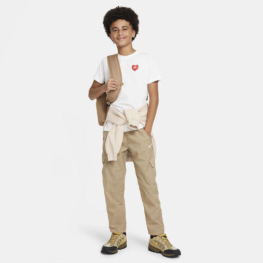 Nike Sportswear Big Kids&#039; T-Shirt FN9639-100