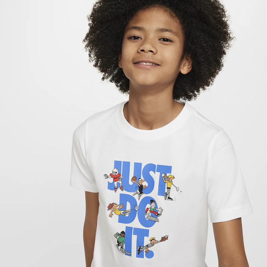 Nike Sportswear Big Kids&#039; T-Shirt FN9667-100