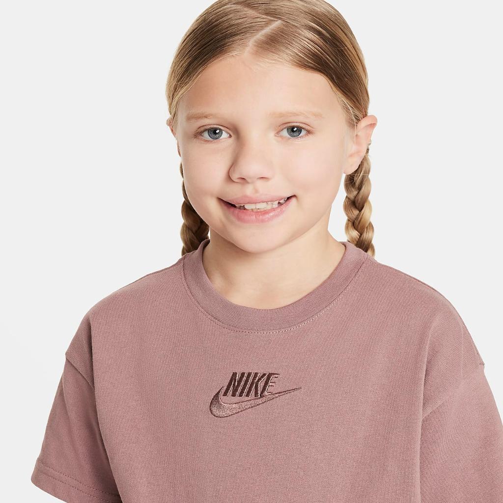 Nike Sportswear Big Kids&#039; T-Shirt FN9668-208