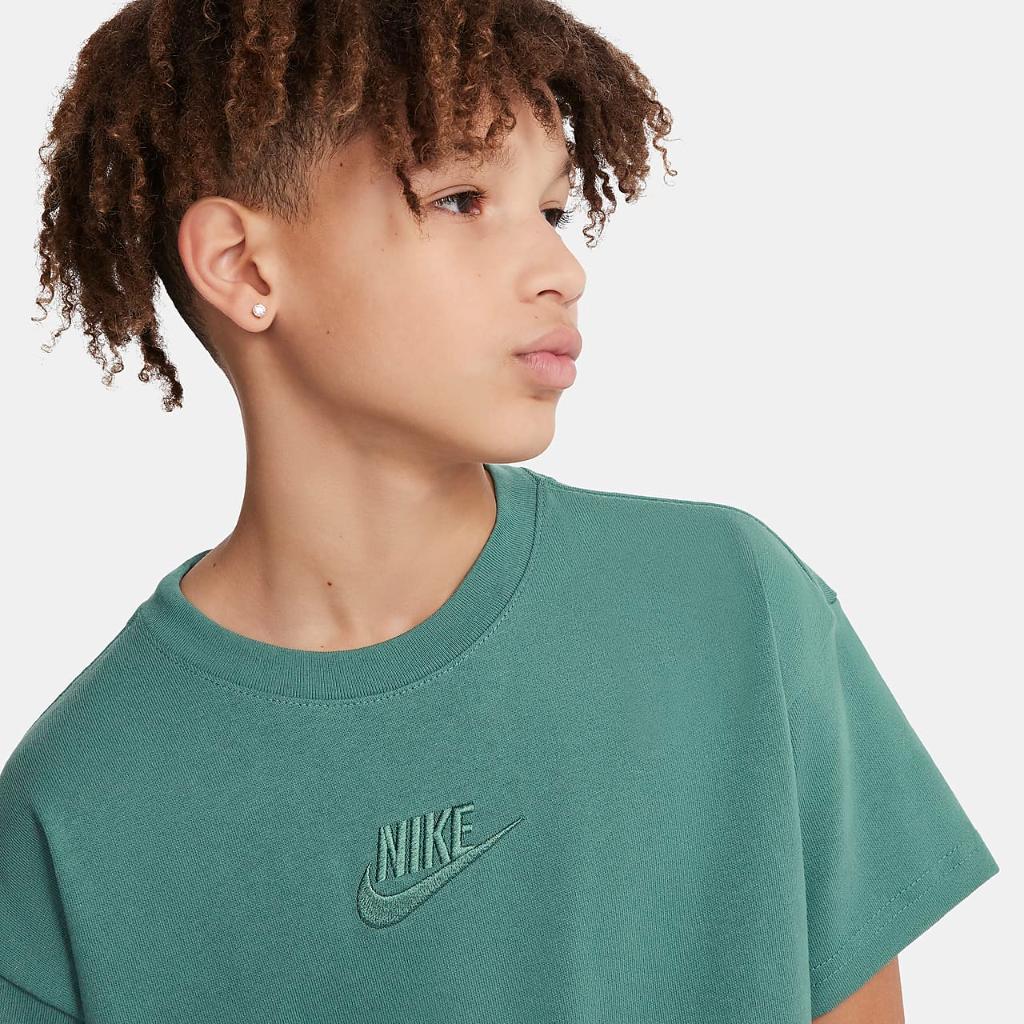 Nike Sportswear Big Kids&#039; T-Shirt FN9668-361