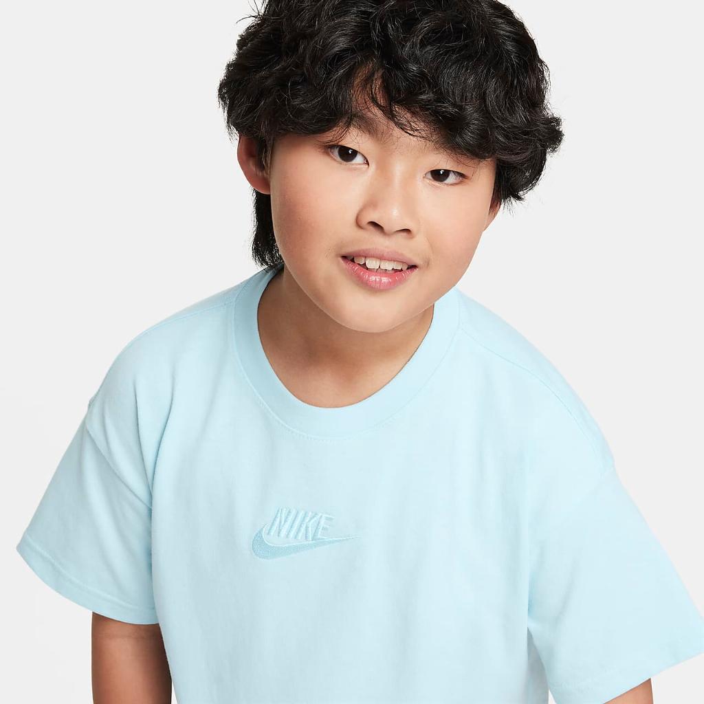 Nike Sportswear Big Kids&#039; T-Shirt FN9668-474
