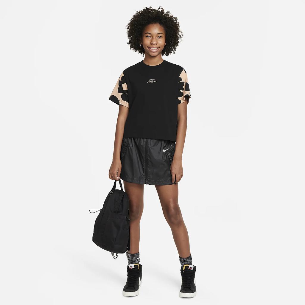 Nike Sportswear Big Kids&#039; (Girls&#039;) Boxy T-Shirt FN9684-010