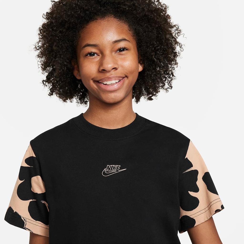 Nike Sportswear Big Kids&#039; (Girls&#039;) Boxy T-Shirt FN9684-010