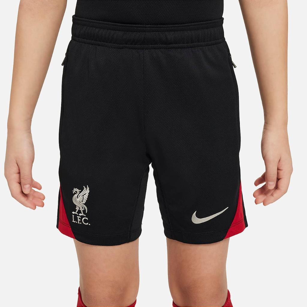 Liverpool FC Strike Big Kids&#039; Nike Dri-FIT Soccer Knit Shorts FN9953-010